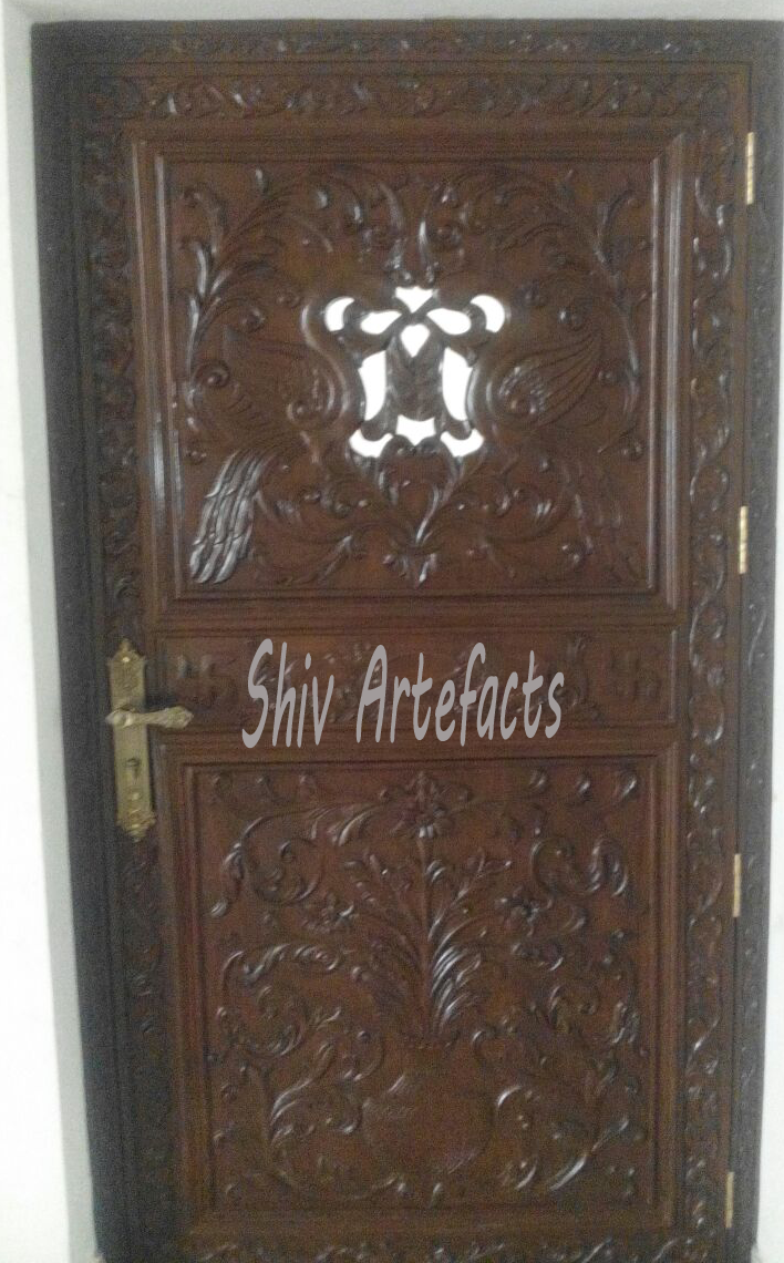WOODEN CARVED DOOR